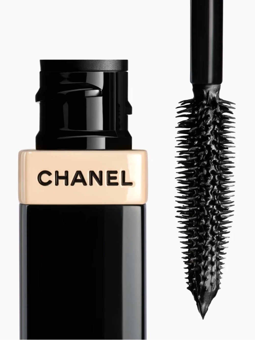 CHANEL Les Beiges Volume and Definition Mascara - Picture 3 of 7